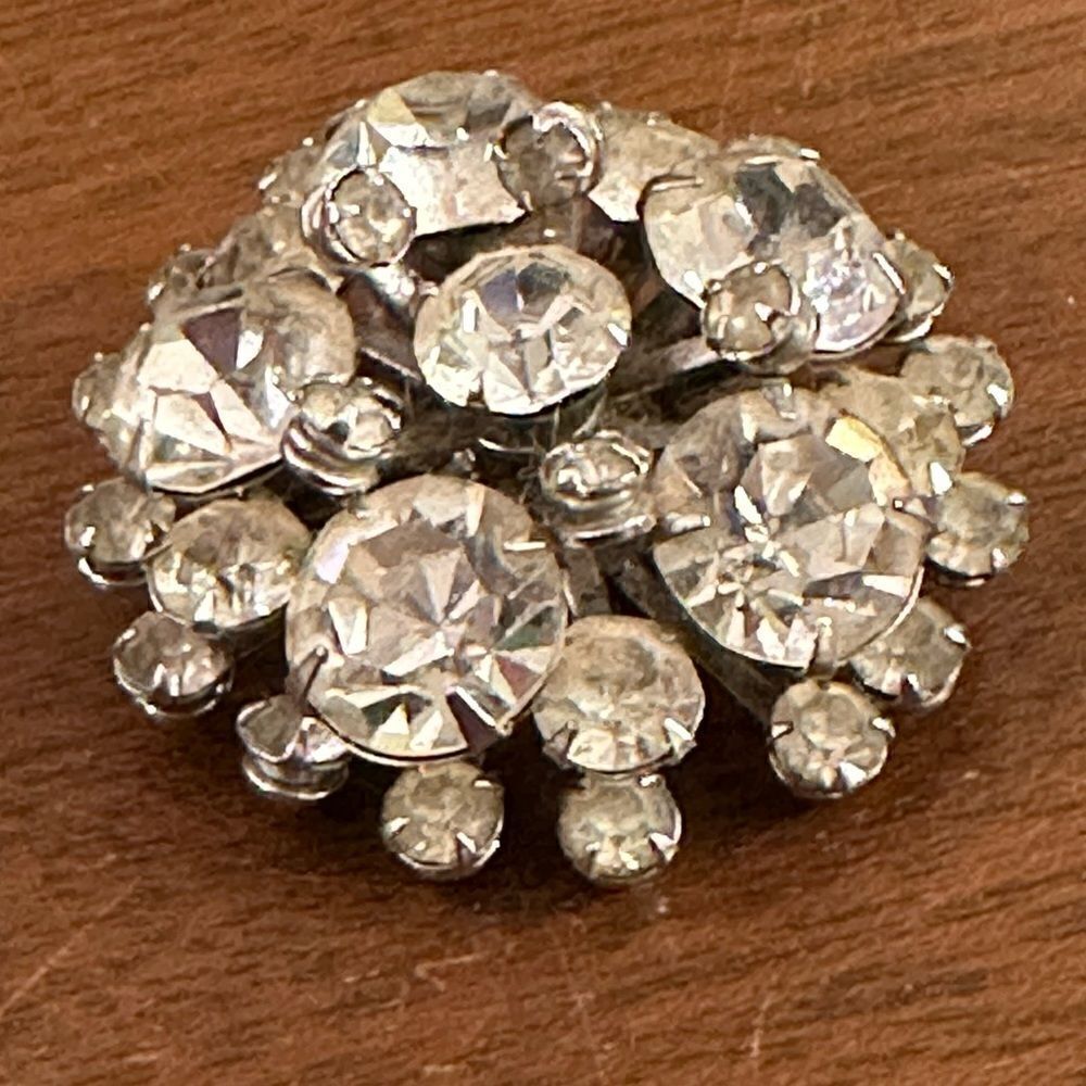 Vintage silver tone cluster pin brooch with multi-sized Rhinestones - Picture 5 of 14